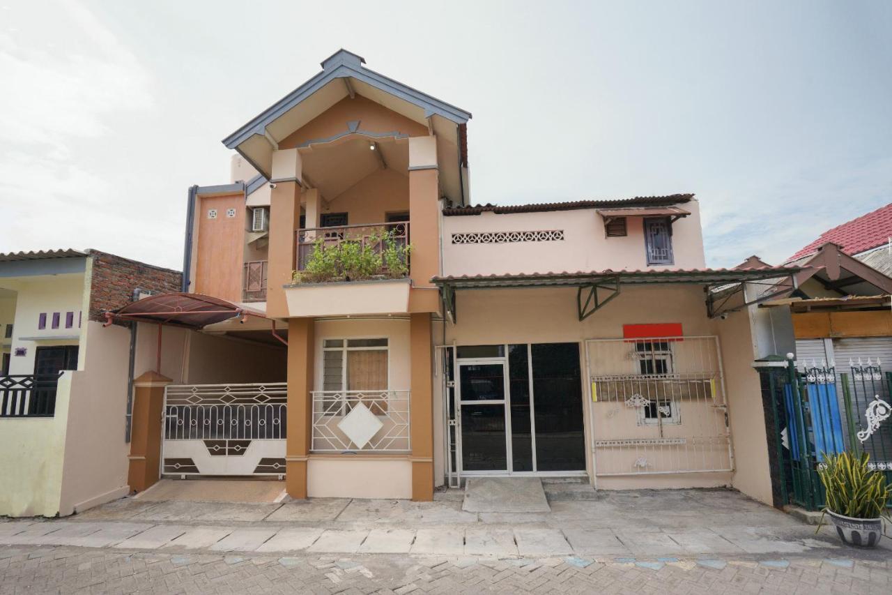 Oyo 2656 Az Zahra Residence Syariah Сурабая Екстериор снимка