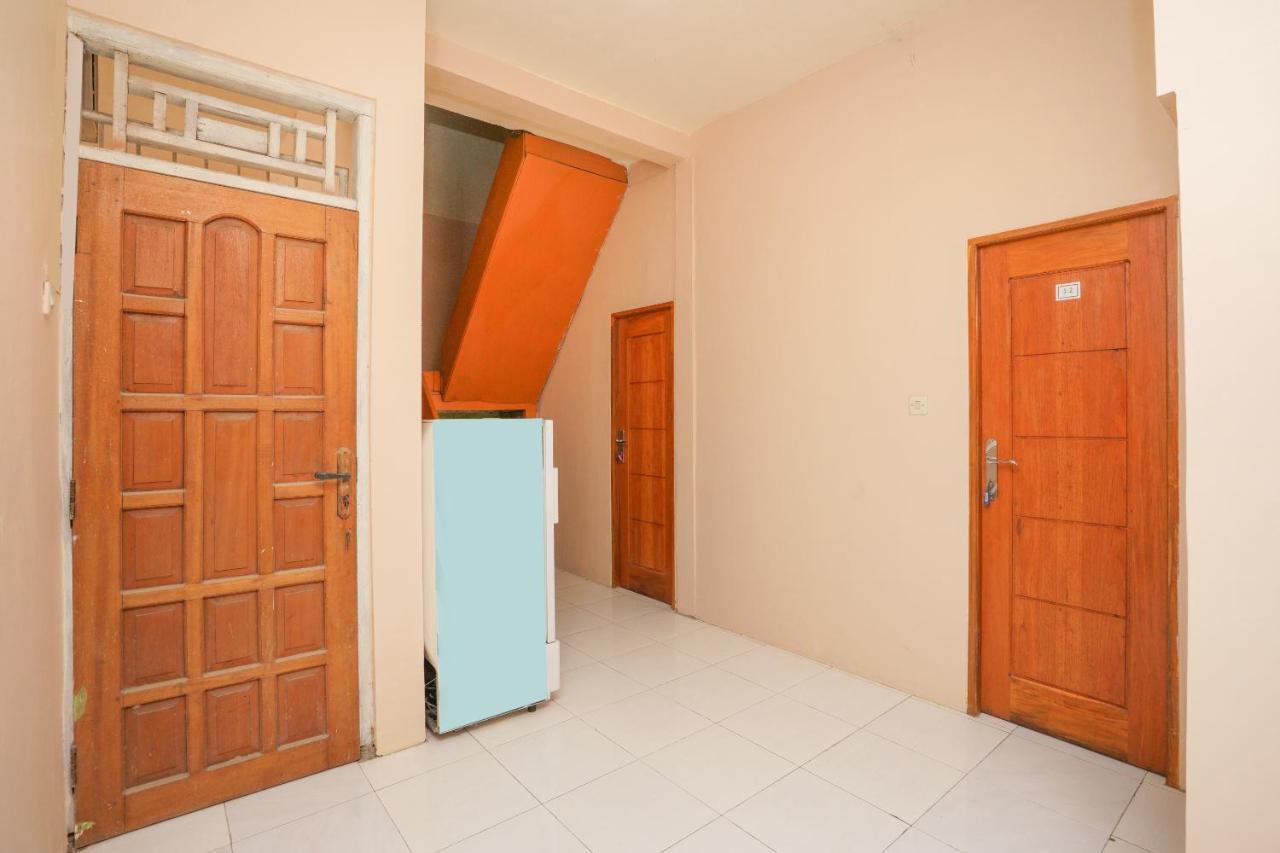 Oyo 2656 Az Zahra Residence Syariah Сурабая Екстериор снимка